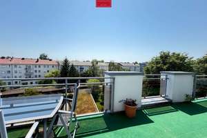 Über den Dächern von Düsseldorf: Große Galerie-Maisonette-Wohnung mit Aufzug u. Dachterrasse, frei !