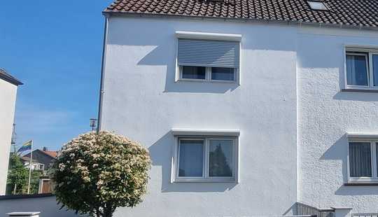 Bild von Großzügige DHH mit hellen Räumen, großer Garage und Garten
