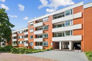 Wohnen im grünen Norden Hannovers: 4-Zimmer-Wohnung mit Süd-Balkon