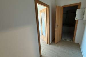 Im 4. OG Lift - EBK - Laminat in Buche - Jetzt Termin vereinbaren!! – Straße Usti nad Labem 33, 9119 Kappel, Chemnitz – Vorschaubild 3