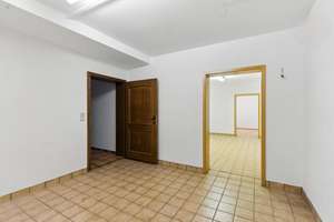 Großzügiges Einfamilienhaus mit Gewerbeoption in Neu-Anspach – 9 Zimmer, Balkon, Weitblick & Sauna – Die vollständige Adresse der Immobilie erhältst du vom Anbieter., 61267 Neu-Anspach – Vorschaubild 30