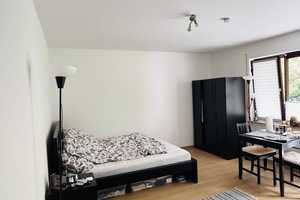 Warmmiete: 880€ | Großzügige 1 Zimmer-Wohnung mit Balkon und EBK in Stuttgart im Heusteigviertel – Falbenhennenstraße 10A, 70180 Stuttgart – Vorschaubild 2
