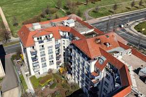 Zwei nebeneinanderliegende Wohnungen mit Potenzial zu verkaufen