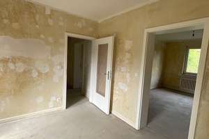 6 Nettokaltmieten frei! Familienwohnung in ruhiger Lage mit Balkon.. – Schloßstraße 13, 47137 Mittelmeiderich, Duisburg – Vorschaubild 3