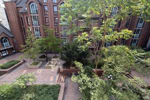 Wohnen in Düsseldorf-Carlstadt! Großzügige 2-Zimmer-Wohnung im Kunst- und Antiquitätenviertel!