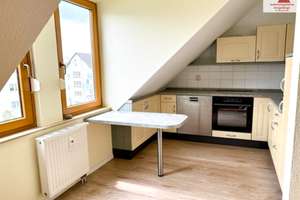 4-Raum-Wohnung mit besonderem Wohncharakter, Einbauküche und zusätzlichem Dachgeschossraum! – Herzog-Georg-Ring 15, 9456 Annaberg-Buchholz – Vorschaubild 2