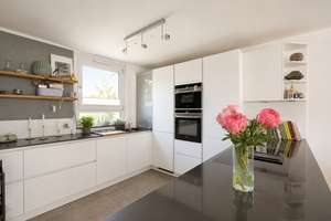 Lichtdurchflutetes Reihenhaus an der Nidda mit Garten und Pool – 60437 Harheim, Frankfurt am Main – Vorschaubild 5
