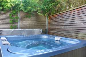 VERKAUF: Traumhaus in ruhiger Lage – Pool, Sauna & Whirlpool inklusive! – Die vollständige Adresse der Immobilie erhältst du vom Anbieter., 82205 Gilching – Vorschaubild 16