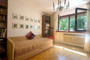 "ZENTRAL WOHNEN IM GRÜNEN"! Schöne 2- Zimmer Wohnung im EG mit Balkon, TG Stellplatz , 72 Qm