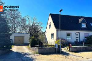 -RESERVIERT- Großzügiges Grundstück mit Entwicklungspotenzial – kleine Doppelhaushälfte in Lübeck-Kü