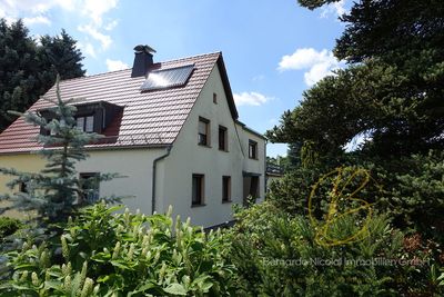 Viel Platz für Ihre Ideen – Doppelhaushälfte mit Garten und Nebengebäuden