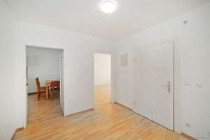 Gemütlicher Altbau direkt am Park. Helle 3-Zi-Whg mit großer Wohnküche & Balkon zum ruhigen Innenhof – Die vollständige Adresse der Immobilie erhältst du vom Anbieter., 80993 Alt-Moosach, München – Vorschaubild 3