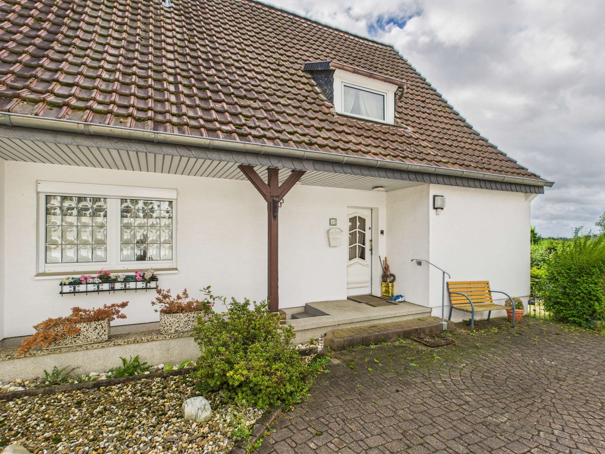 Gepflegtes Einfamilienhaus mit Garten, Garage und ruhiger Wohnlage – ideal für Familien, Solingen – Bild 2