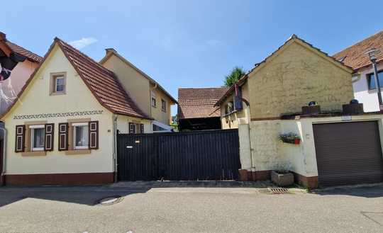 Einfamilienhaus und Nebengebäude mit Renovierungsbedarf in Billigheim-Ingenheim