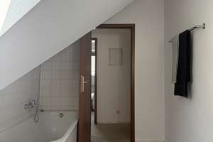 SOFORT EINZIEHEN * 2 MIN. ZUM RHEIN *
MITTEN IN DER ALTSTADT * DENNOCH RUHIG * WG GEEIGNET – 40213 Altstadt, Düsseldorf – Vorschaubild 8