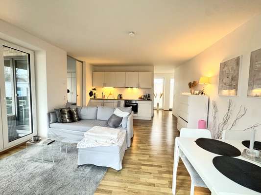 Lichtdurchflutetes 2 Zimmer-Apartment mit Einbauküche und großer Loggia - Beverbäker Wiesen