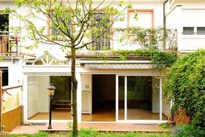 Familienhaus mit Garage, EBK, Balkon, großem Garten, Tresor, Glasdach und Panoramafenstern