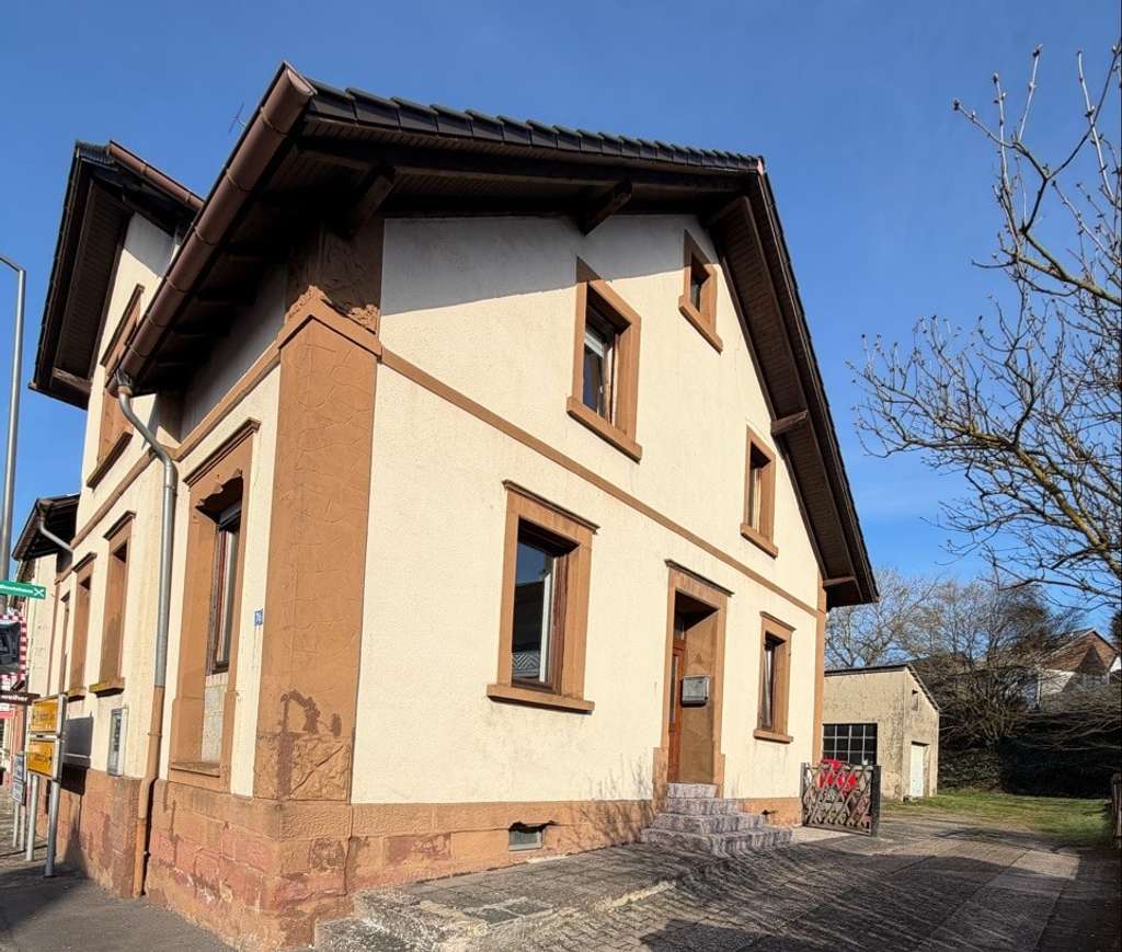 Immobilie in Waldmohr - Ein - oder Zweifamilienhaus auf großem Grundstück in Homburg
 - Bild 1