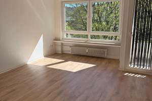 Frisch renovierte 3-Zimmer--Wohnung mit Balkon in Wuppertal Barmen