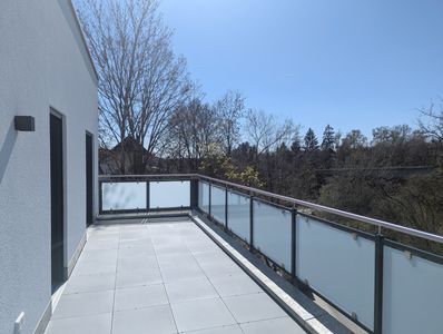 KFW 55 Energieeffizienzhaus! Neubauwohnung mit großen Balkon in wohltuender Umgebung!