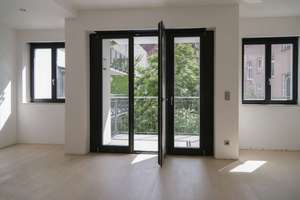 BOXI 12 - Höchster Wohnkomfort: 3 Zimmer, 2 Bäder, 2 Balkone und Aufzug direkt in die Wohnung – Die vollständige Adresse der Immobilie erhältst du vom Anbieter., 10245 Friedrichshain, Berlin – Vorschaubild 2