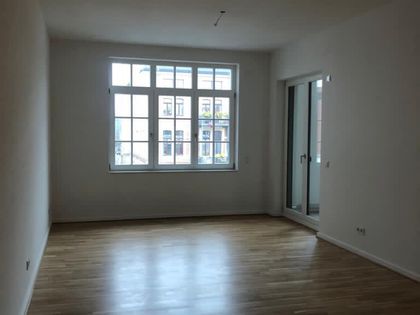 Zwei-Zimmer-Wohnung mit factory Balkon und Keller in Gohlis