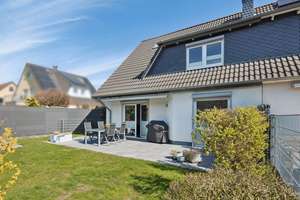 Moderne, gut ausgestattete Doppelhaushälfte mit Doppelgarage in zentraler Lage von Harsum – Die vollständige Adresse der Immobilie erhältst du vom Anbieter., 31177 Harsum – Vorschaubild 11