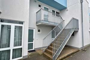 Attraktiv vermietete 3-ZKB Maisonette: Terrasse, Stellplatz, saniert mit neuem Dach und Fenstern