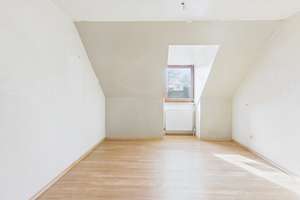 Renovierungsbedürftig aber sofort verfügbar! 3-ZKB im Dachgeschoss, zwei Balkone, Garage und Keller! – Die vollständige Adresse der Immobilie erhältst du vom Anbieter., 85053 Südost, Ingolstadt – Vorschaubild 14