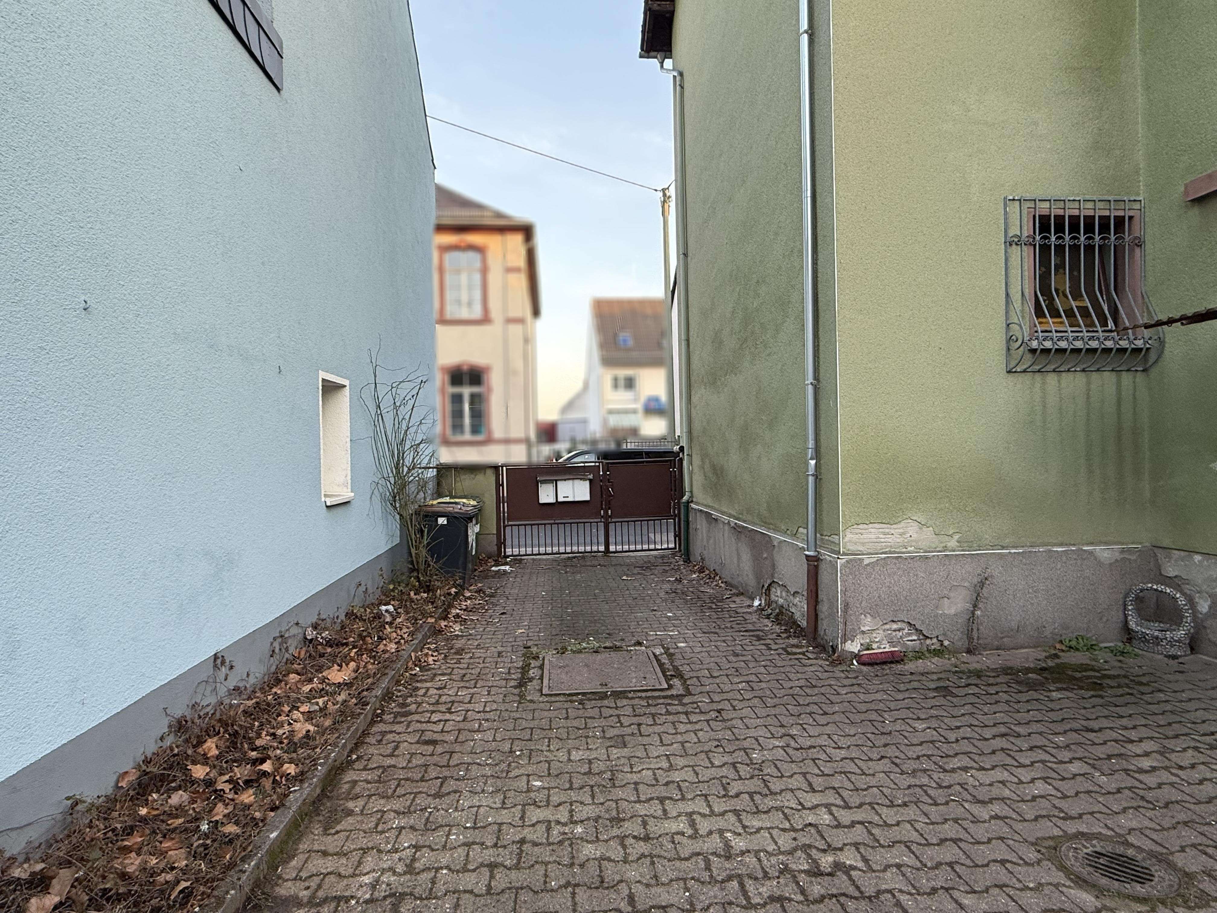 Frankfurt-Sossenheim: Sanierungsbedürftiges Dreifamilienhaus mit vielen Chancen!, Frankfurt am Main – Bild 4