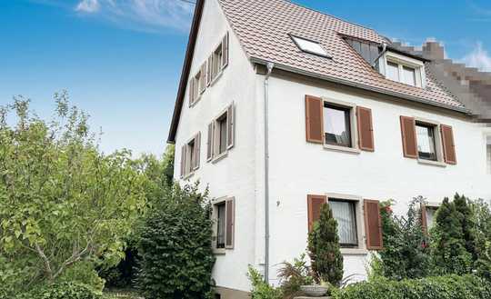Renovierungsbedürftiges Zweifamilienhaus mit Garten und Stellplatz in beliebter Lage von Edenkoben