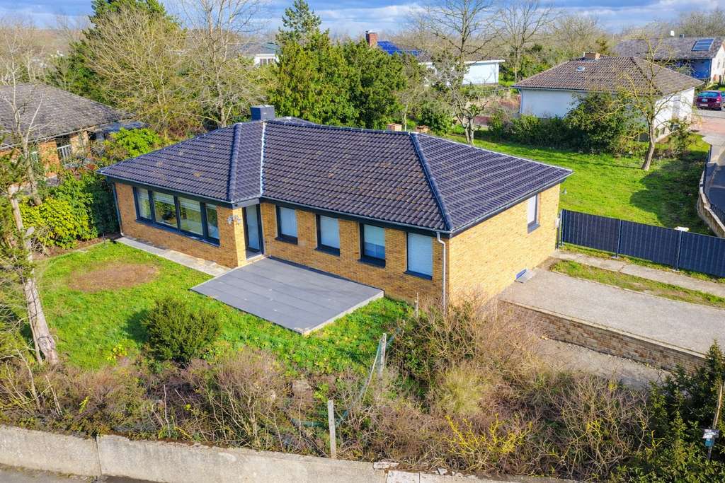 Immobilie in Hargesheim - Idyllisch gelegener Bungalow mit großem Garten und Garage in ruhiger Wohnlage - Bild 0