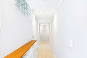 Die Tür geht auf, der Blick hinauf: 4-Zimmer mit Südbalkon und Weitsicht in Feuerbach! – 70469 Feuerbacher Tal, Stuttgart – Vorschaubild 3