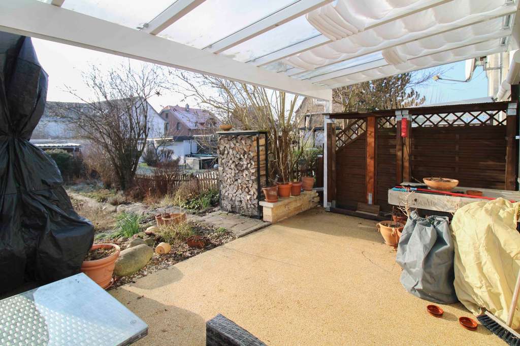 Immobilie in Vechelde - Stilvoll modernisiertes Reihenendhaus mit Terrasse, Kamin & Garage in Groß Gleidingen
 - Bild 4