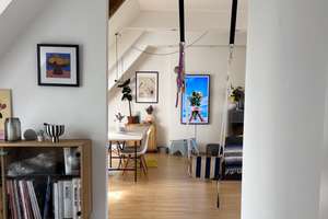 Großzügige 4,5 Zimmer Dachgeschosswohnung mit viel Licht, Kamin und großem Gemeinschaftsgarten – 50739 Bilderstöckchen, Köln – Vorschaubild 3