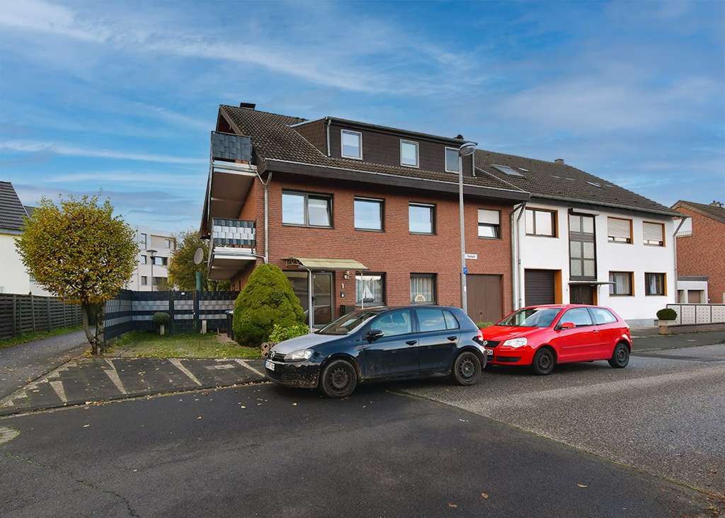 Euskirchen - Top-gepflegtes drei Parteienhaus in ruhiger Lage