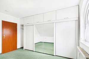Über den Dächern von Untertürkheim: Wohnung mit Loggia und Weitblick auf die Weinberge! – 70327 Untertürkheim (Ortsteil), Stuttgart – Vorschaubild 11