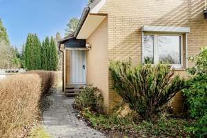 Charmantes Einfamilienhaus mit 
viel Potenzial in Top-Lage!
Ihr neues Zuhause in Duvenstedt – Die vollständige Adresse der Immobilie erhältst du vom Anbieter., 22397 Duvenstedt, Hamburg – Vorschaubild 3