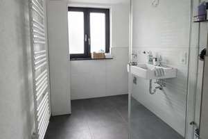 Inkl. neuer Küche! Perfekter Grundriss - moderne 2-Zimmer-Wohnung im Neubau-Viertel Bieber Nord – 63073 Bieber, Offenbach am Main – Vorschaubild 11