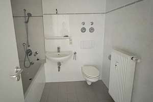 °Schön Wohnen in Johannstadt° helle 2 Zimmer mit Balkon, renoviert mit Laminat + Wannenbad + Aufzug – 1307 Johannstadt-Süd, Dresden – Vorschaubild 6