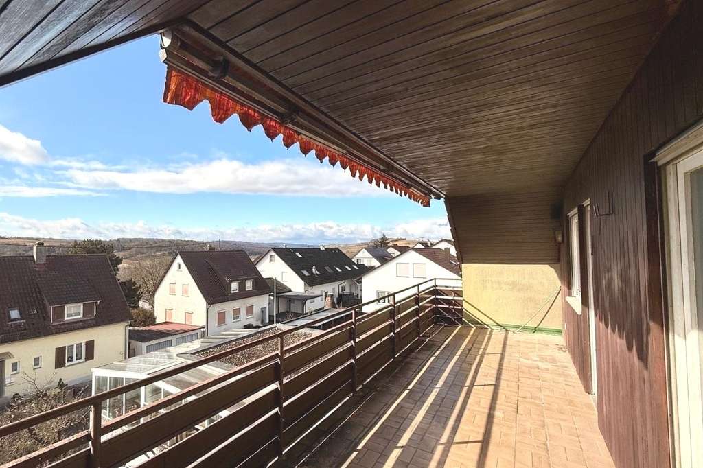 Immobilie in Vaihingen an der Enz - Wohnen mit Panorama und Schlossblick - Zweifamilienhaus mit Entwicklungspotential - Bild 2