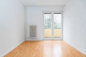Im Herzen des grünen Tempelhofs    helle 2,5 Zi-Whg mit 2 Balkonen und Stellplatz mit Grundbuchblatt – Friedrich-Wilhelm-Str. 55-56, 12103 Tempelhof, Berlin – Vorschaubild 4