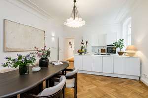 Altbau mit Seele – Stilvoll sanierte 5,5-Zimmer-Wohnung mit Eleganz und Raum für die ganze Familie! – Schustehrusstraße 28, 10585 Charlottenburg, Berlin – Vorschaubild 2