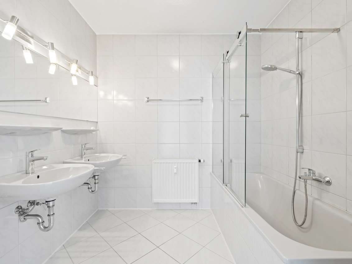 Immobilie in Meersburg - Exklusive 2,5 Zimmerwohnung - grandiose Lage
180° See- und Bergsicht - vis à vis der Insel Mainau - Bild 4