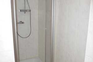 Ab sofort zu haben: Kleine Singlewohnung mit Laminat, Küchenbereich im Vorraum und Bad mit Dusche – Adlergasse 13, 1067 Dresden – Vorschaubild 11