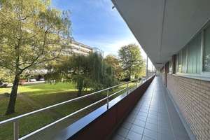 Lichtdurchflutete ETW mit ca. 106m² Wohnfläche, Balkon und Carport zu verkaufen in Bonn Auerberg – Die vollständige Adresse der Immobilie erhältst du vom Anbieter., 53117 Auerberg, Bonn – Vorschaubild 1