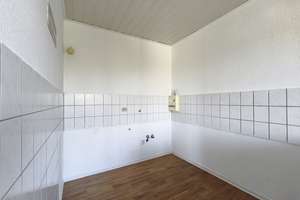 DREI ZIMMER im 1.OBERGESCHOSS – Krondorfer Straße 111, 6766 Bitterfeld-Wolfen – Vorschaubild 4