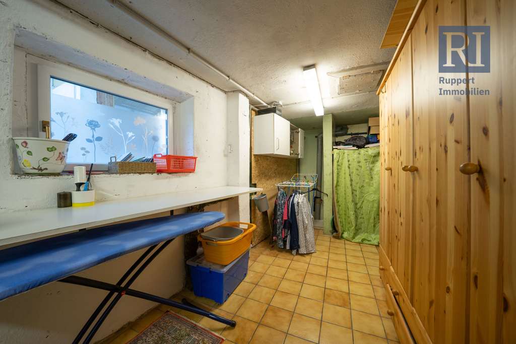 Immobilie in Kolitzheim - Einfamilienhaus mit großem Balkon - Bild 3