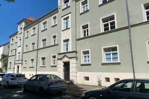 helle 3 Zimmer Wohnung mit Balkon, eigenen Gartenanteil und Einbauküche