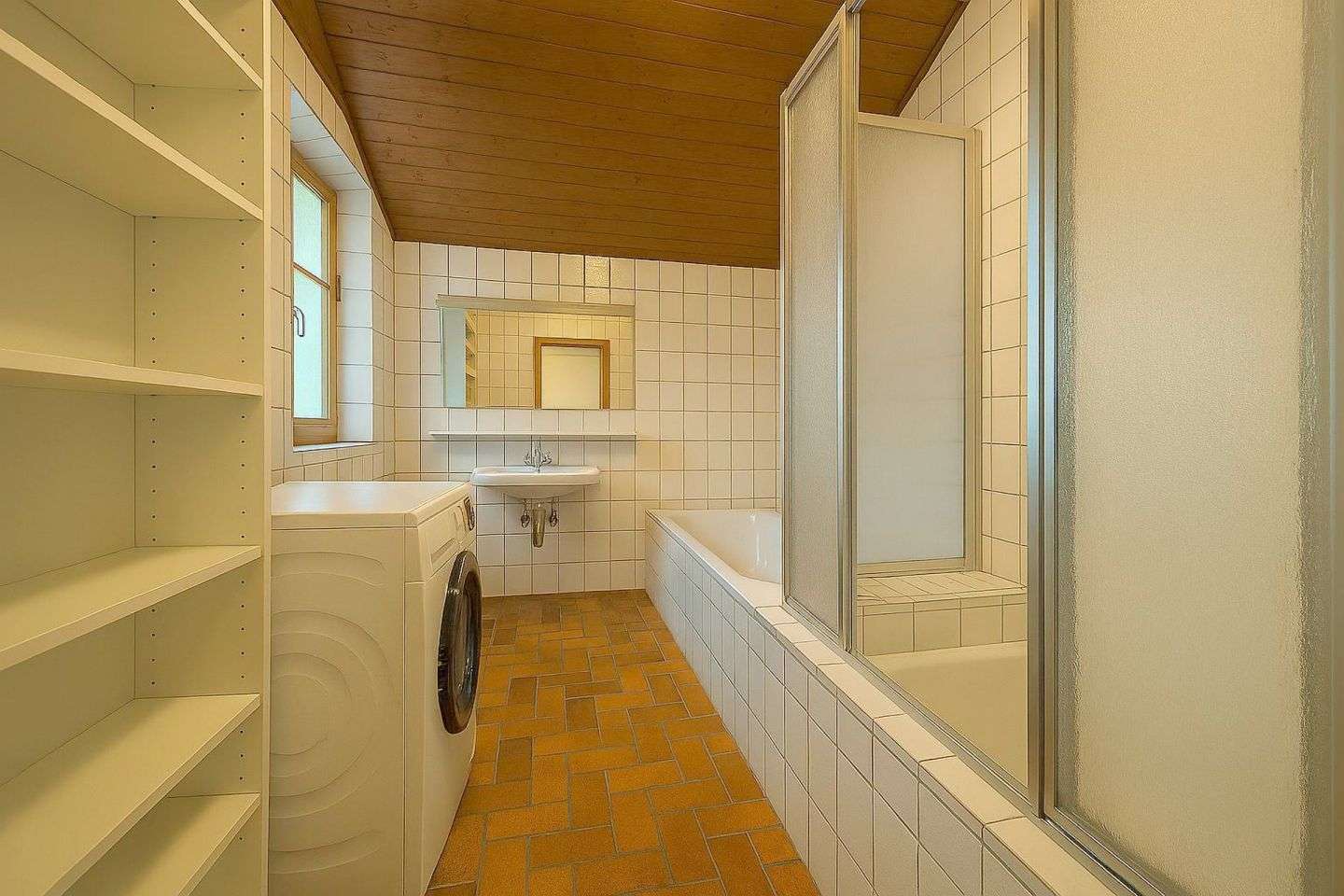 Immobilie in Oberammergau - Oberammergau: Große, zentrale 3-Zimmer-Dachgeschosswohnung, vermietet, mit Balkonen und Dachterrasse - Bild 5